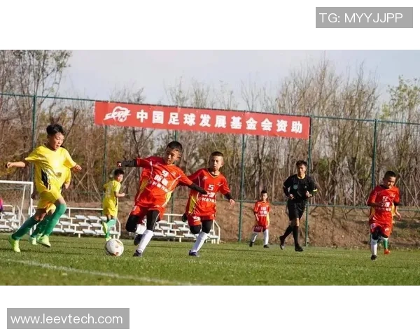 足坛巨星拼搏历程展现坚韧精神激励无数青少年追逐足球梦想