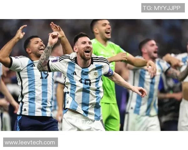 近年来世界足坛新星崛起及球王们的辉煌时刻与对比分析